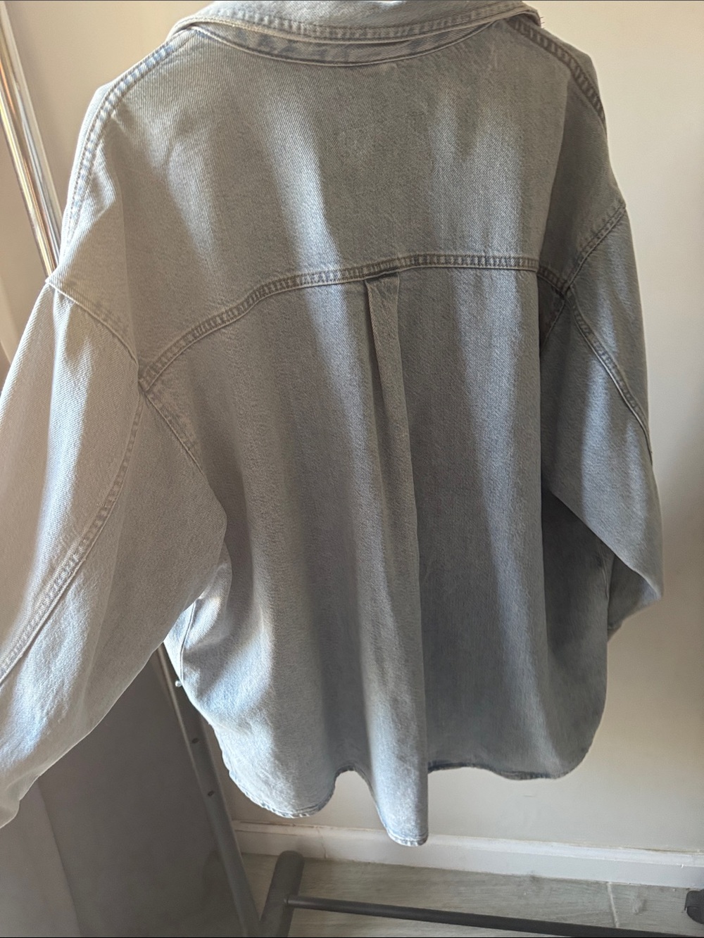 H&M Light Blue Relaxed Denim Shirt Jacket - Picture 4 of 10